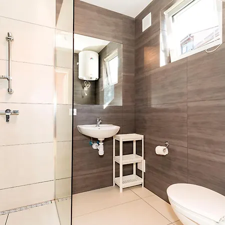 Dhh Przystan Nr 4 *